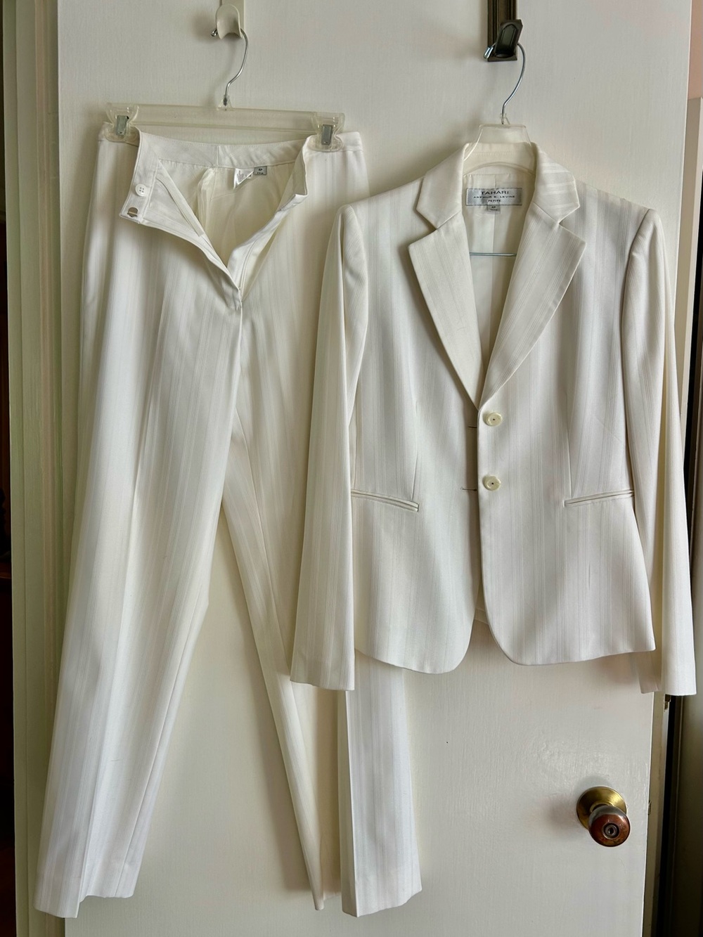 Tahari White Petite Pantsuit Size 4P | Elegant Blazer & Pants Set